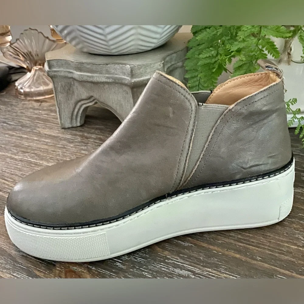 J/Slides Mika‎ Women’s 6.5 Platform Leather Slip On Sneaker Boot Bronze / Brown